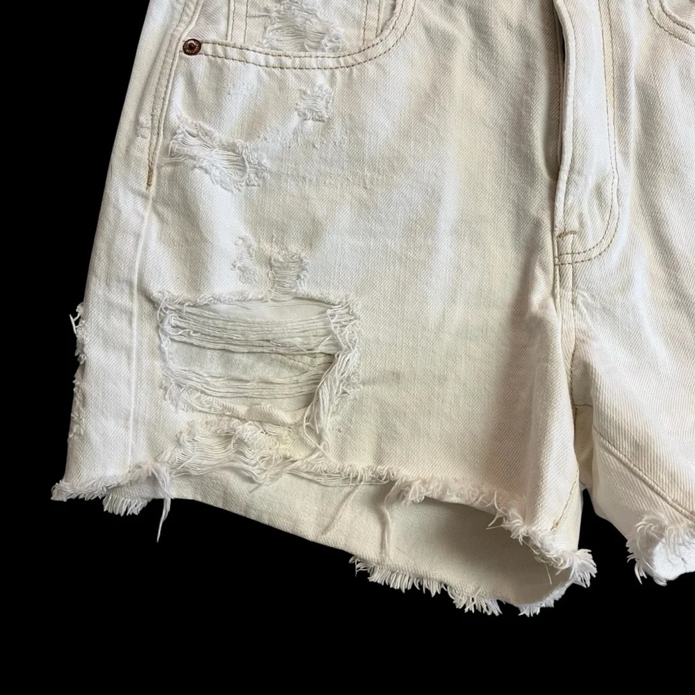 American‎ Eagle Size 6 White Distressed 90s Boyfriend Denim Shorts Cutoff